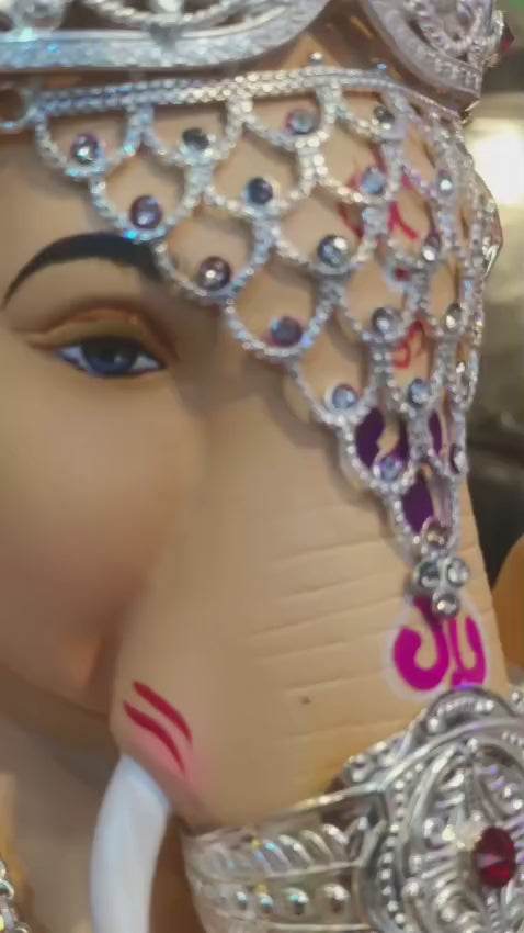 Ganesh forehead Zhul